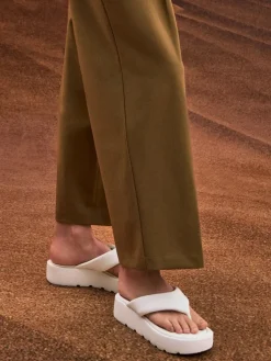 V-Strap Flatform Thong Sandals