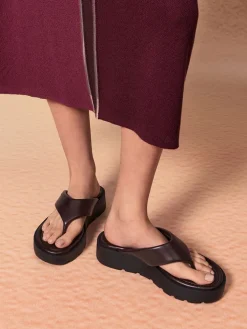 V-Strap Flatform Thong Sandals