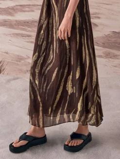 V-Strap Flatform Thong Sandals