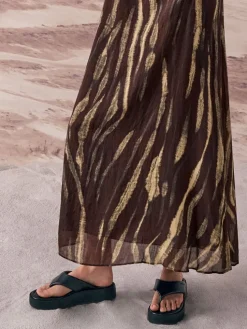V-Strap Flatform Thong Sandals